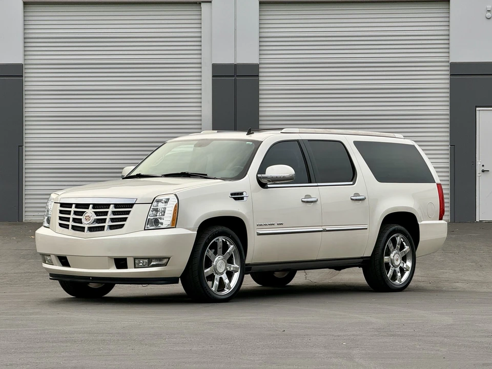 2012 Cadillac Escalade & EXT 3rd Gen - Image 2 of 31