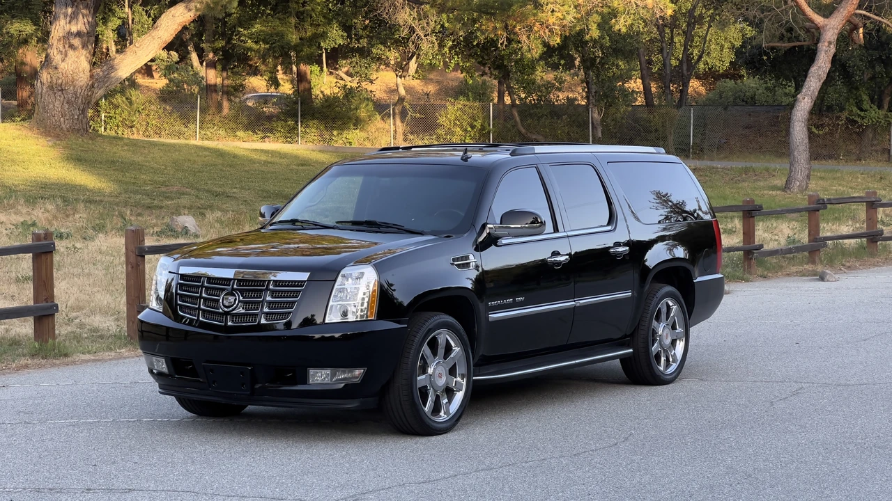 2012 Cadillac Escalade & EXT 3rd Gen - Image 2 of 31