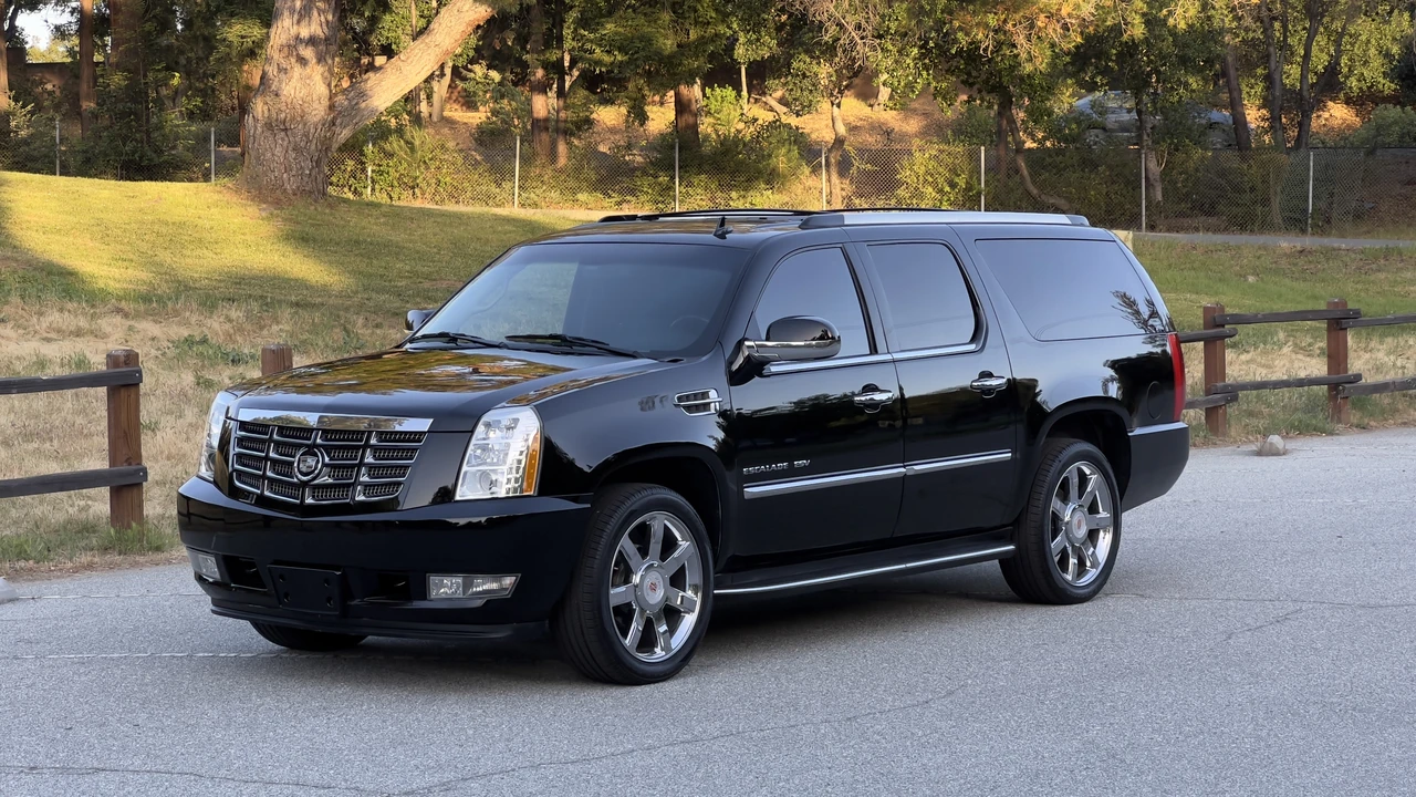 2012 Cadillac Escalade & EXT 3rd Gen - Image 3 of 31