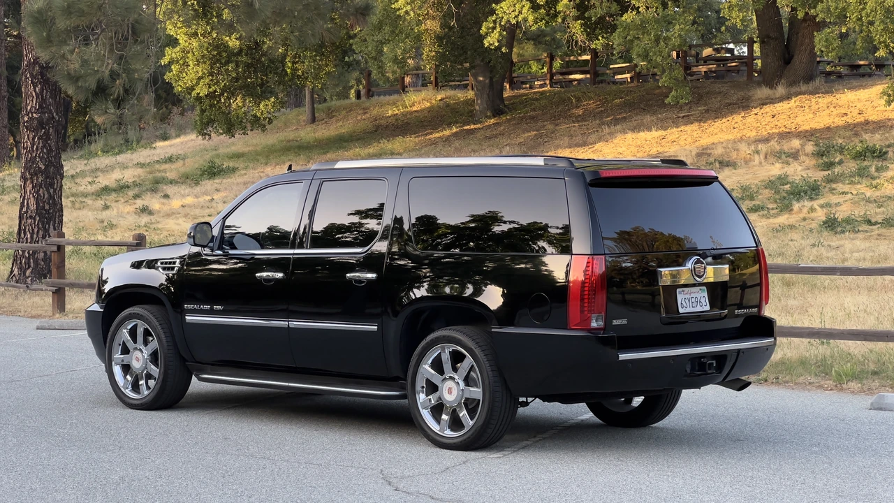 2012 Cadillac Escalade & EXT 3rd Gen - Image 15 of 31