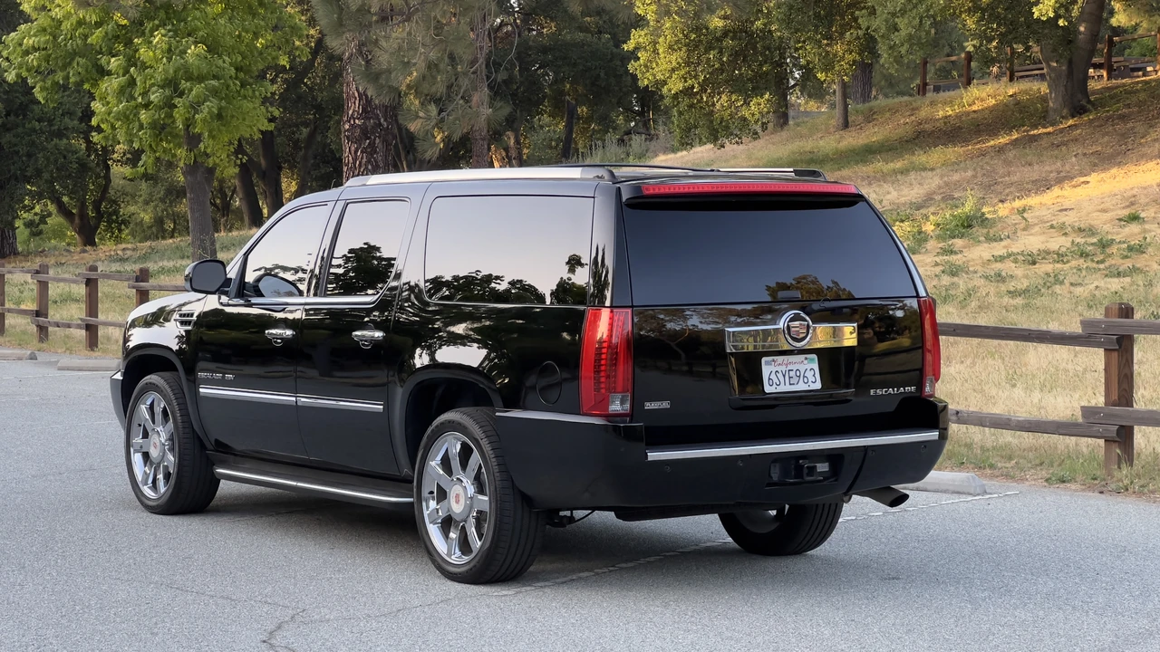 2012 Cadillac Escalade & EXT 3rd Gen - Image 17 of 31