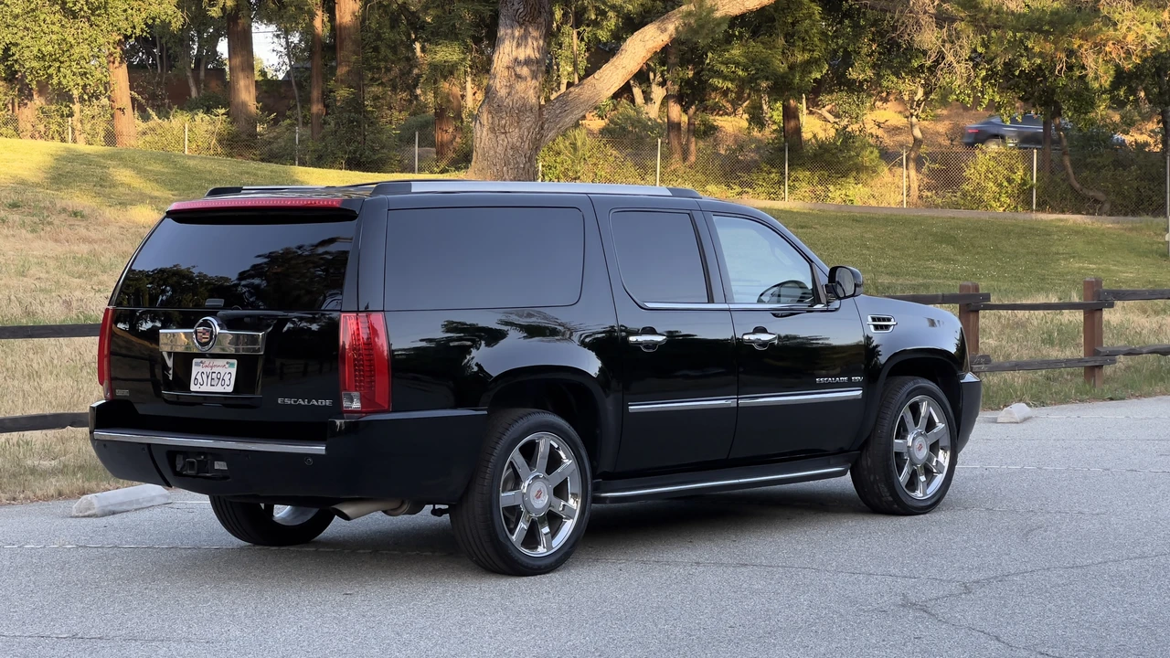 2012 Cadillac Escalade & EXT 3rd Gen - Image 26 of 31