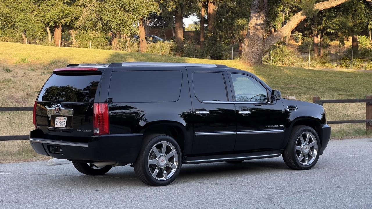 2012 Cadillac Escalade & EXT 3rd Gen - Image 27 of 31