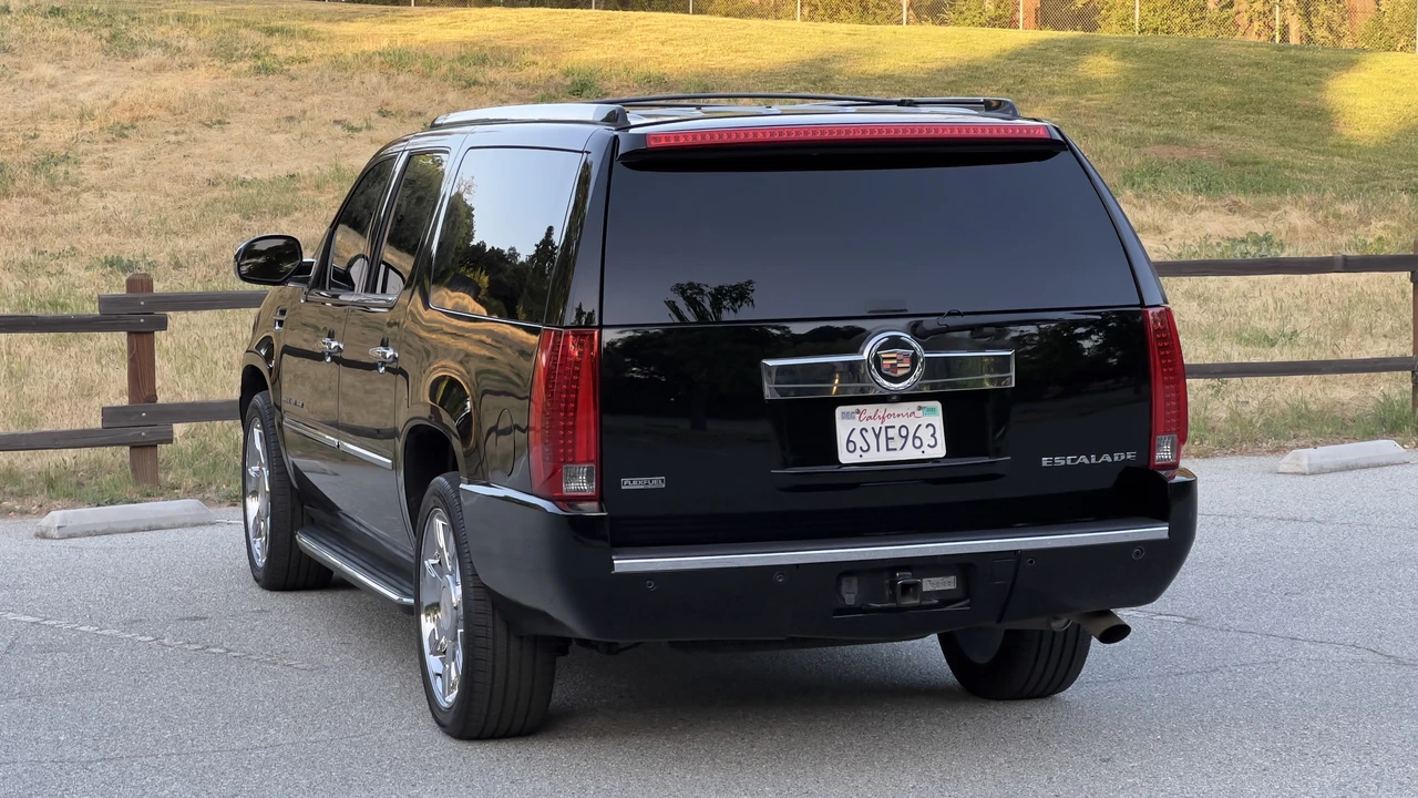 2012 Cadillac Escalade & EXT 3rd Gen - Image 18 of 31