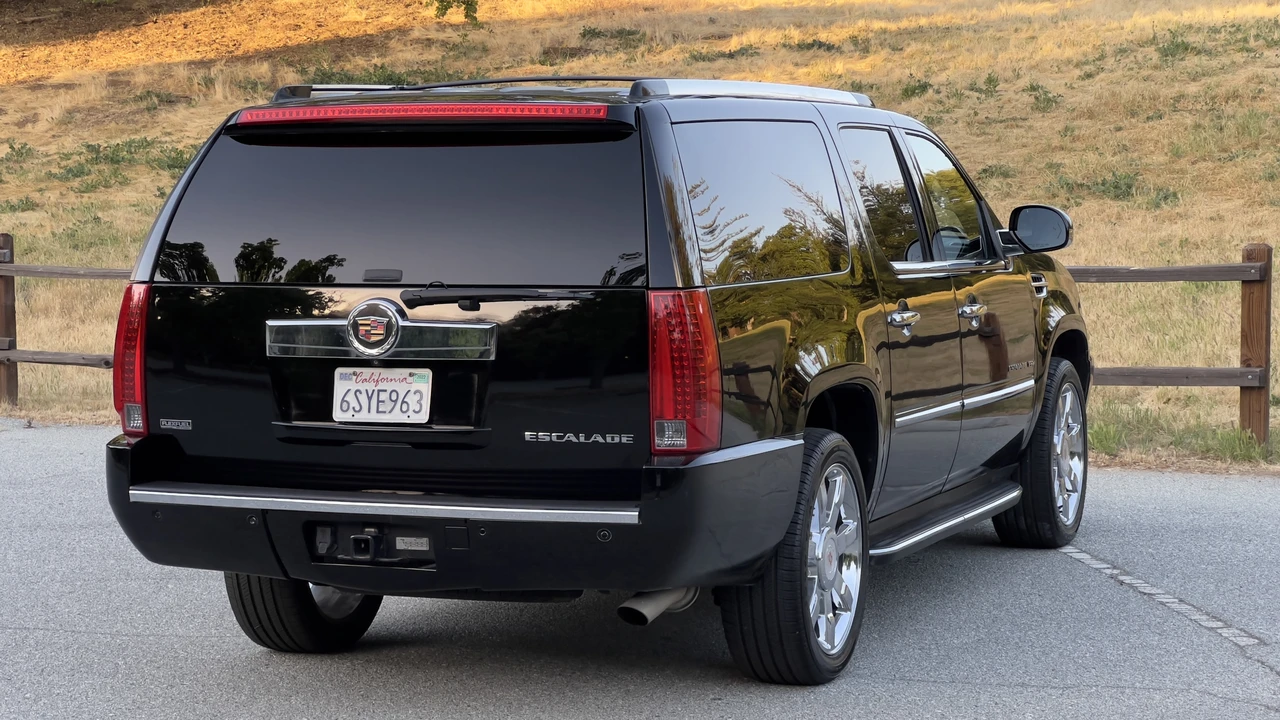 2012 Cadillac Escalade & EXT 3rd Gen - Image 24 of 31
