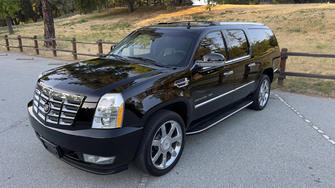 2012 Cadillac Escalade & EXT 3rd Gen - Image 10 of 31