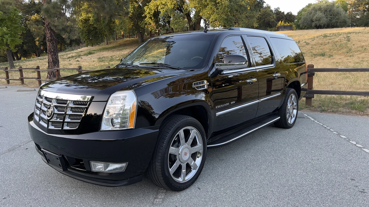 2012 Cadillac Escalade & EXT 3rd Gen - Image 11 of 31