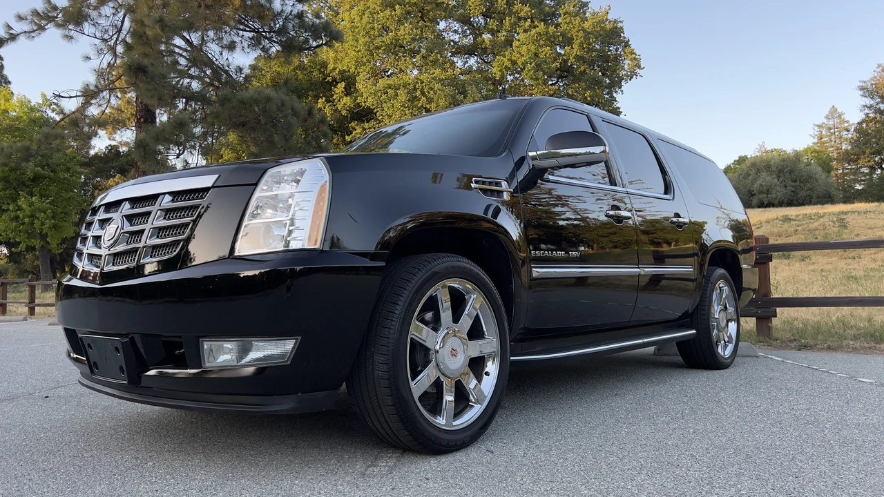 2012 Cadillac Escalade & EXT 3rd Gen - Image 12 of 31