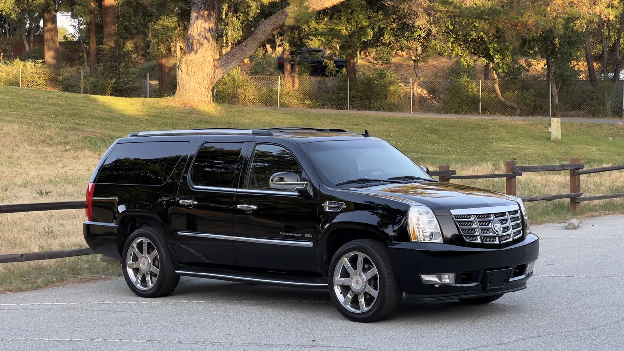 2012 Cadillac Escalade & EXT 3rd Gen - Image 31 of 31