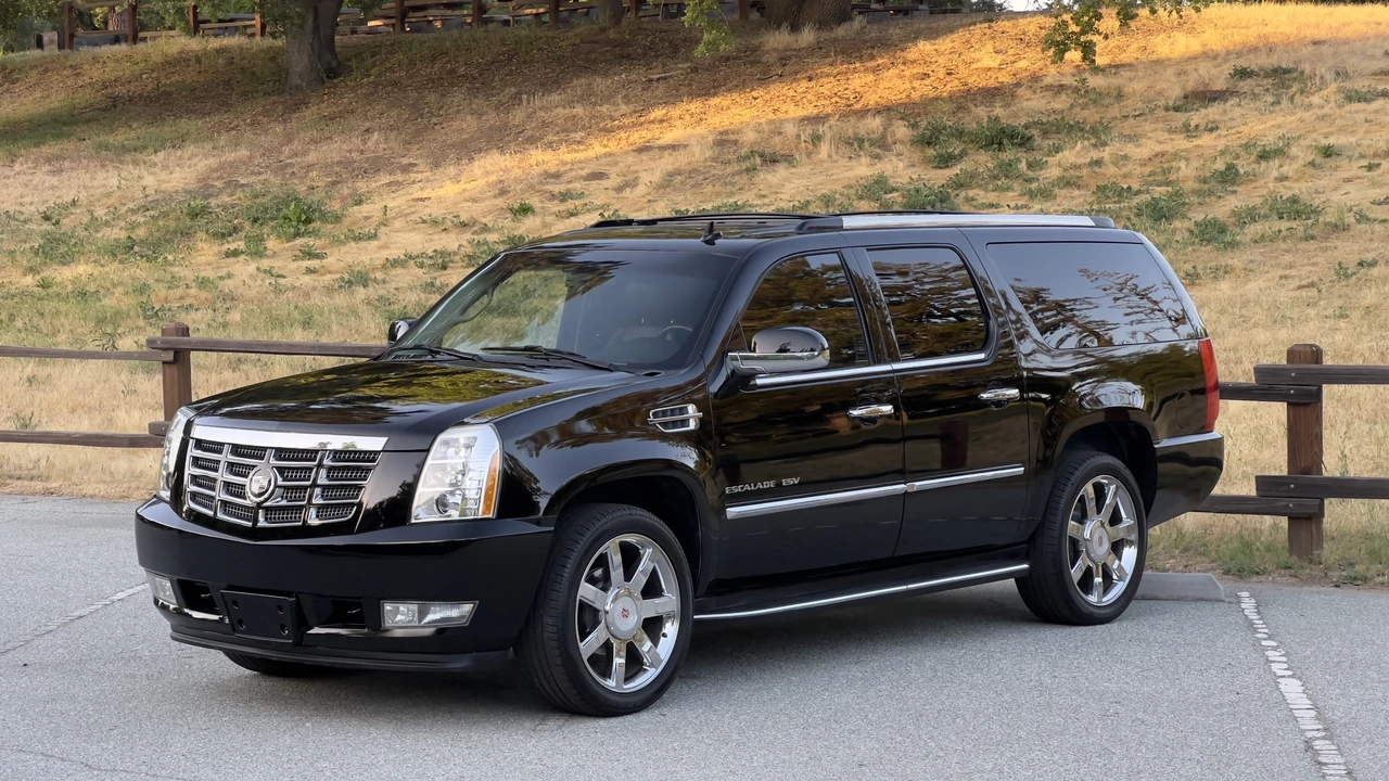 2012 Cadillac Escalade & EXT 3rd Gen - Image 4 of 31