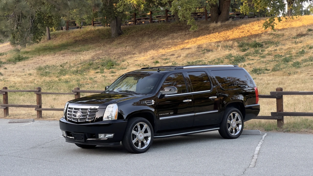 2012 Cadillac Escalade & EXT 3rd Gen - Image 8 of 31