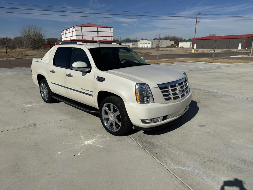2012 Cadillac Escalade & EXT 3rd Gen - Image 19 of 31