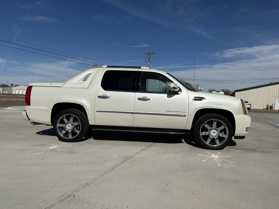2012 Cadillac Escalade & EXT 3rd Gen - Image 17 of 31