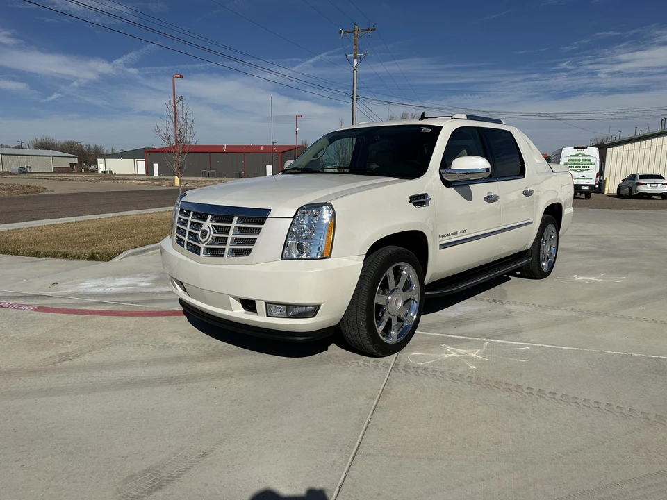2012 Cadillac Escalade & EXT 3rd Gen - Image 4 of 31