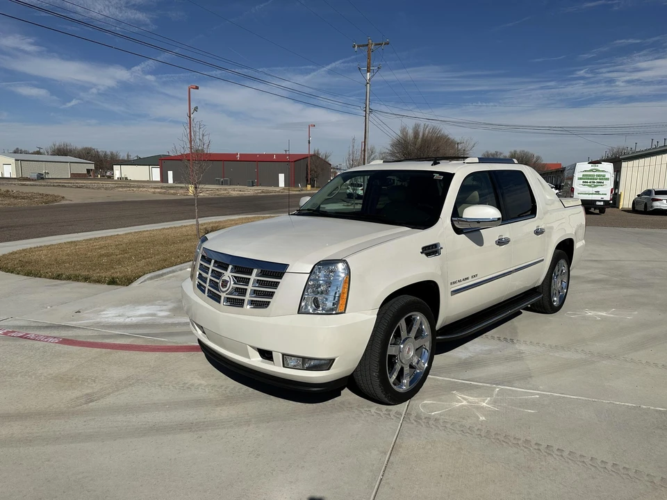 2012 Cadillac Escalade & EXT 3rd Gen - Image 3 of 31