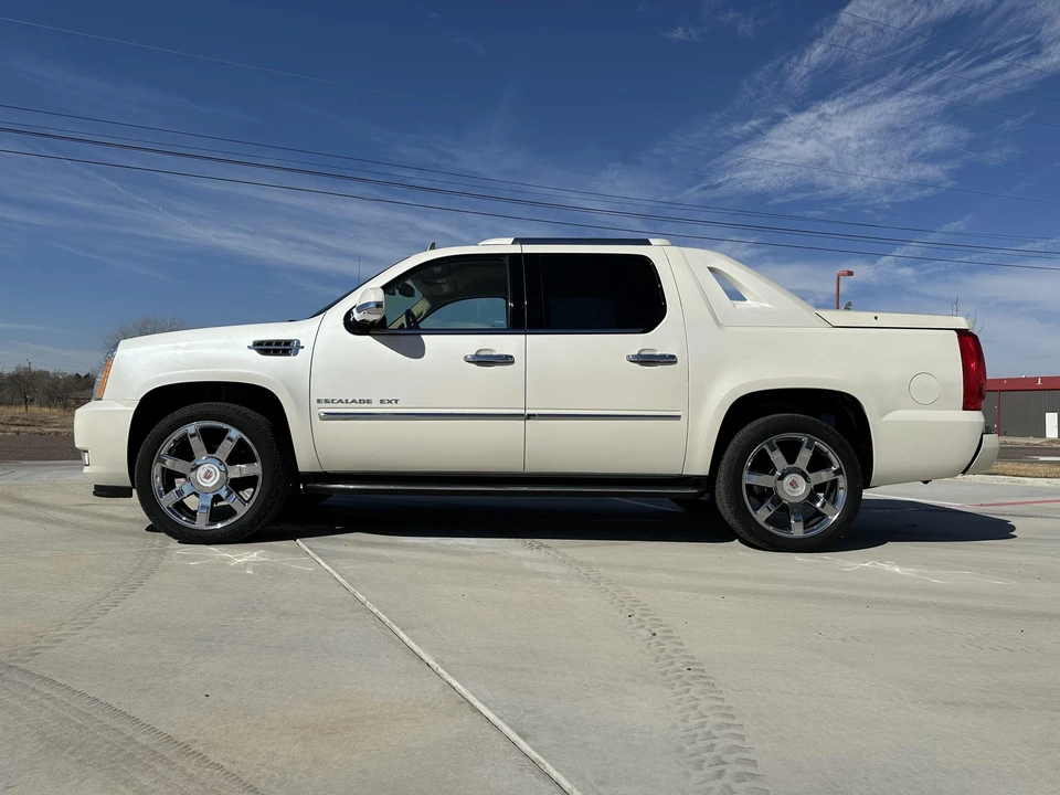 2012 Cadillac Escalade & EXT 3rd Gen - Image 8 of 31