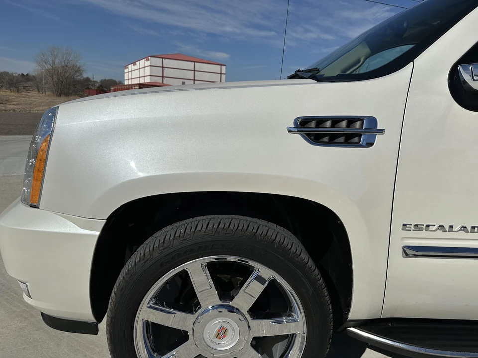 2012 Cadillac Escalade & EXT 3rd Gen - Image 26 of 31