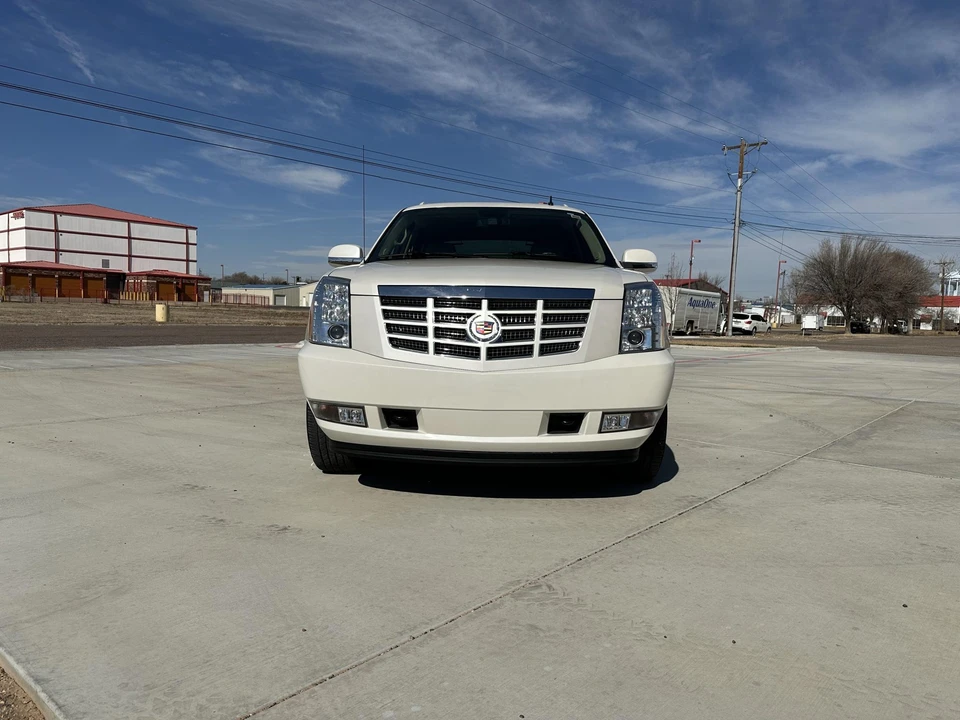 2012 Cadillac Escalade & EXT 3rd Gen - Image 2 of 31