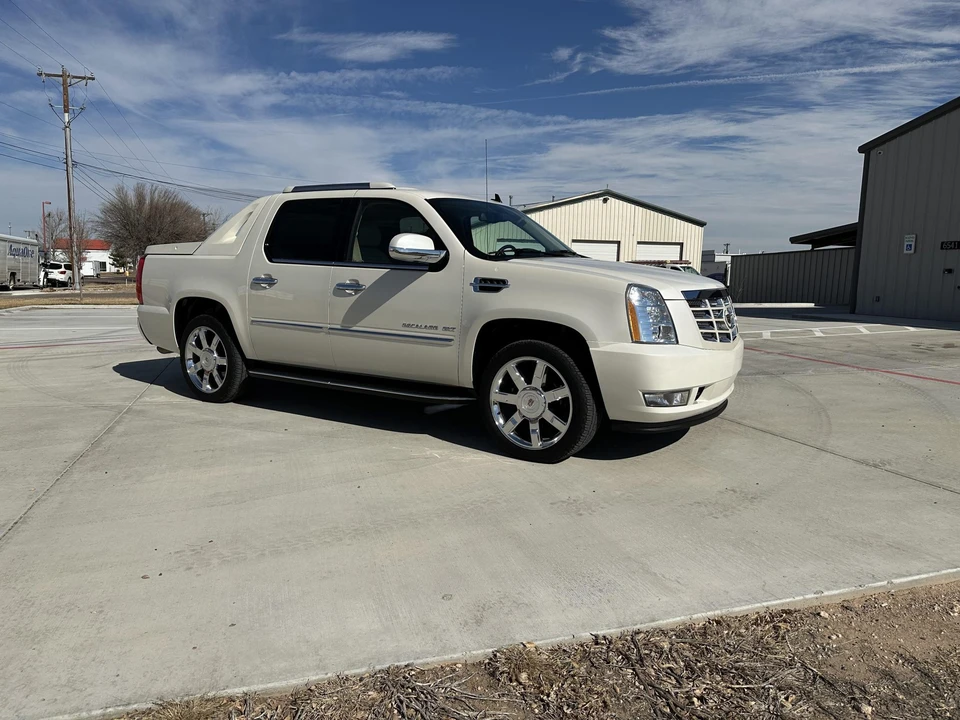 2012 Cadillac Escalade & EXT 3rd Gen - Image 18 of 31