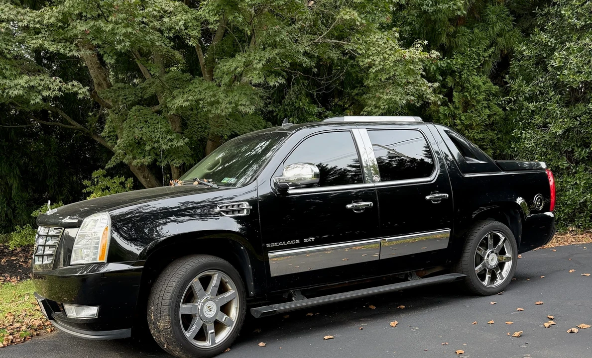 2012 Cadillac Escalade & EXT 3rd Gen - Image 2 of 31