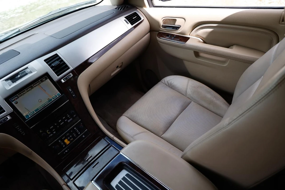 2012 Cadillac Escalade & EXT 3rd Gen - Image 19 of 21