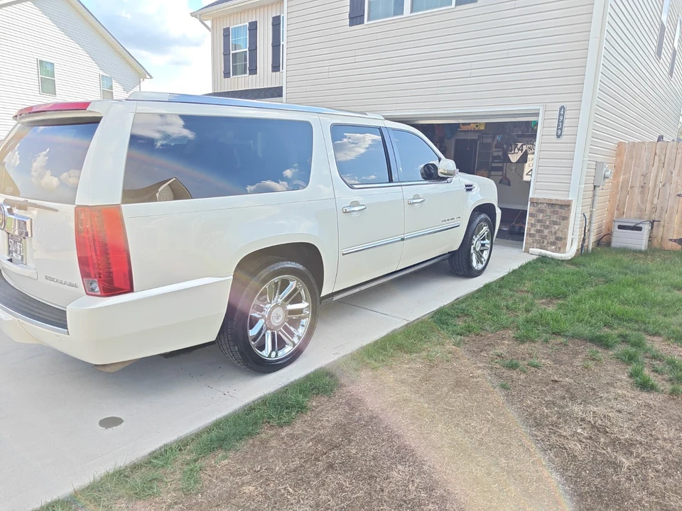 2012 Cadillac Escalade & EXT 3rd Gen - Image 5 of 19