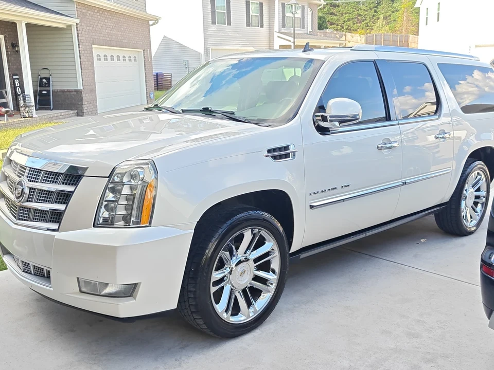 2012 Cadillac Escalade & EXT 3rd Gen - Image 2 of 19