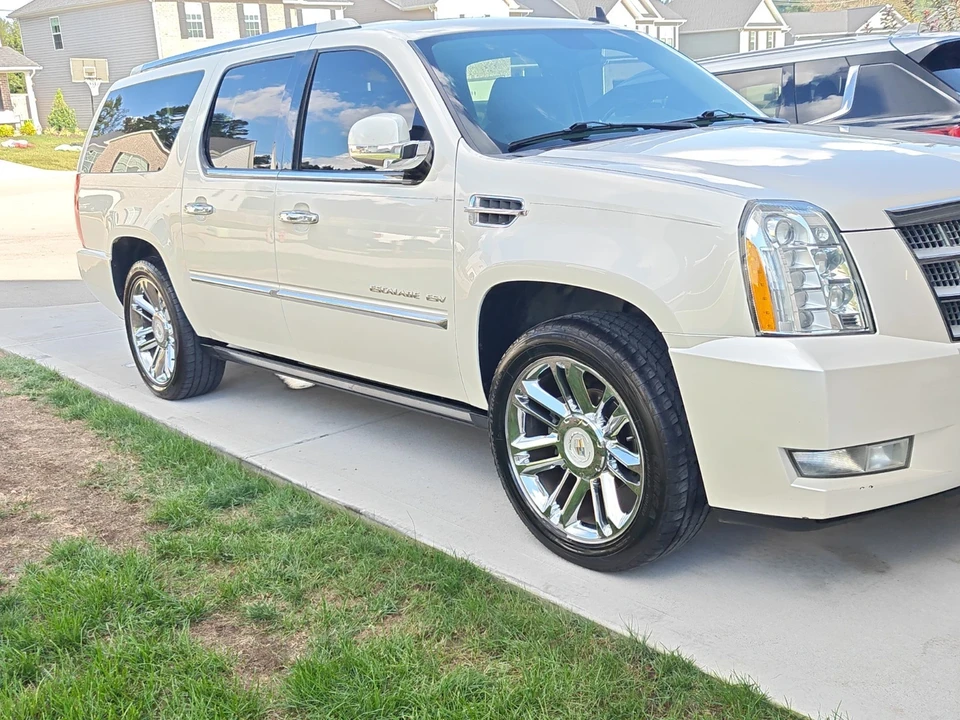 2012 Cadillac Escalade & EXT 3rd Gen - Image 4 of 19