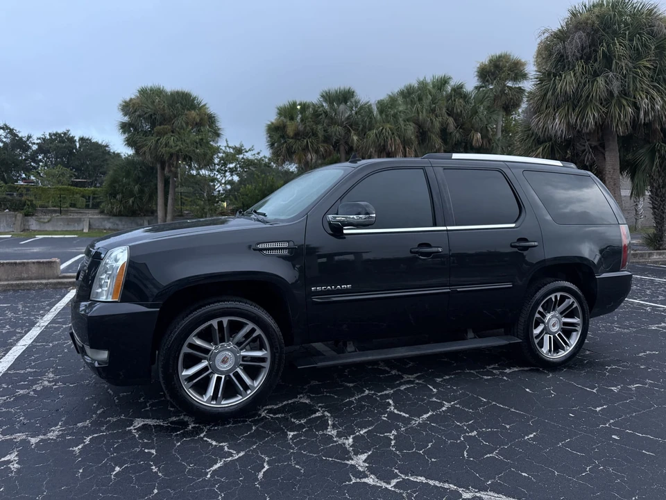 2012 Cadillac Escalade & EXT 3rd Gen - Image 2 of 31