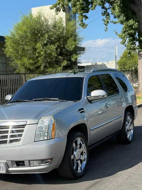 2012 Cadillac Escalade & EXT 3rd Gen - Image 2 of 20