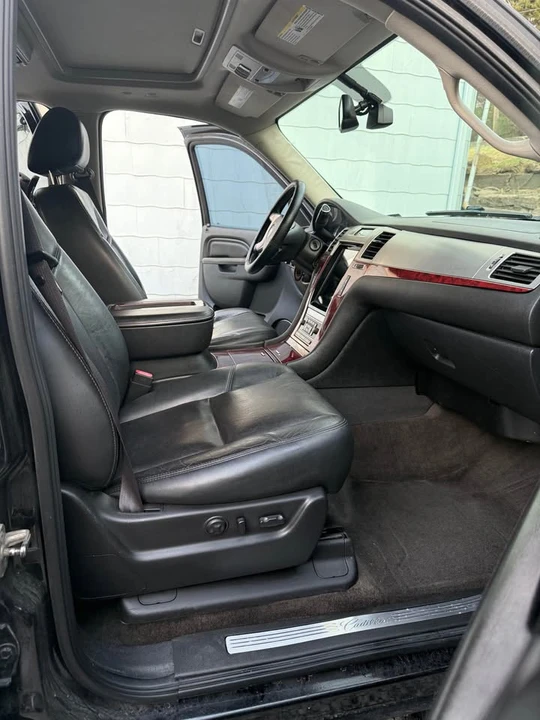 2012 Cadillac Escalade & EXT 3rd Gen - Image 5 of 8