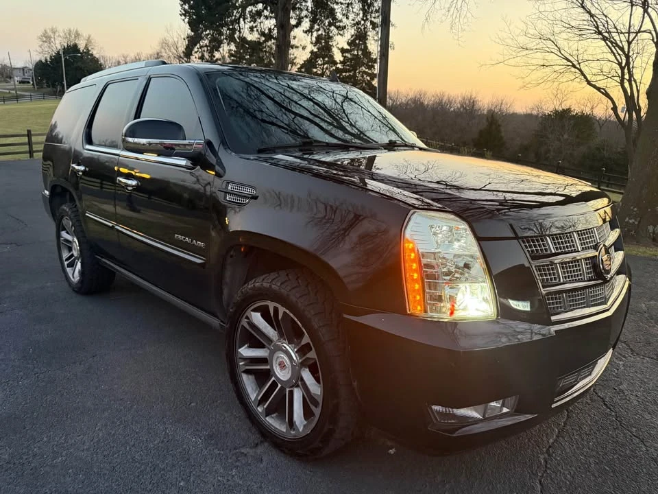 2012 Cadillac Escalade & EXT 3rd Gen - Image 2 of 8