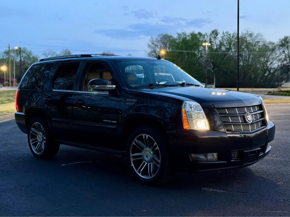 2012 Cadillac Escalade & EXT 3rd Gen - Image 3 of 9