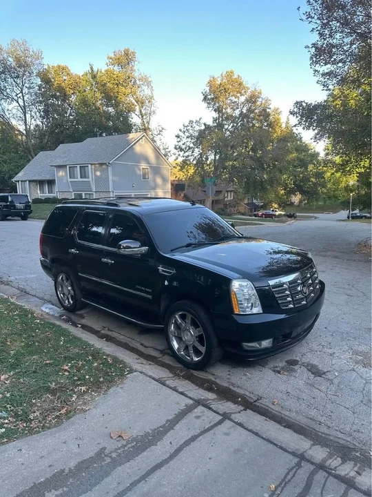 2012 Cadillac Escalade & EXT 3rd Gen - Image 7 of 15