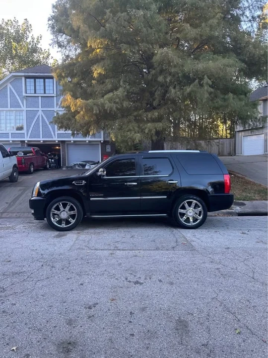 2012 Cadillac Escalade & EXT 3rd Gen - Image 2 of 15