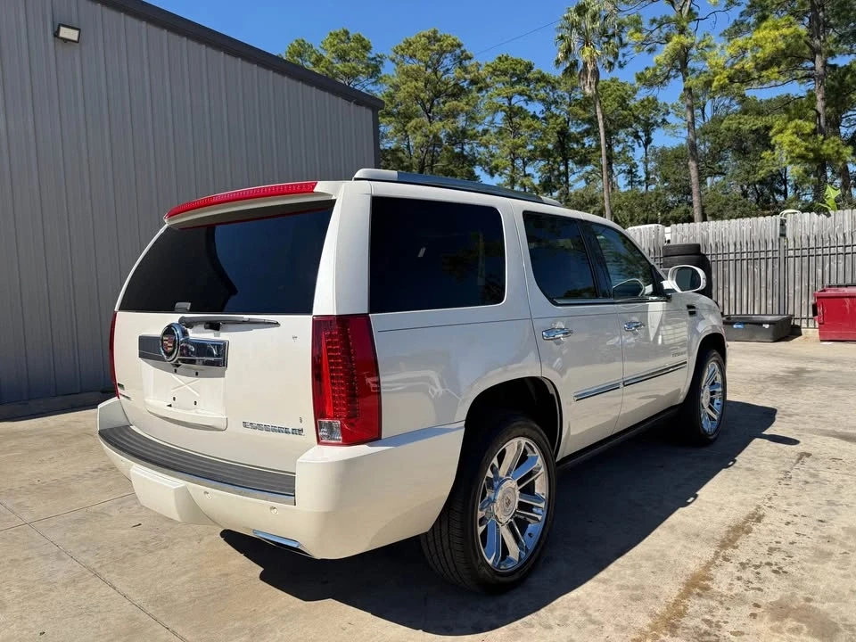 2012 Cadillac Escalade & EXT 3rd Gen - Image 3 of 17