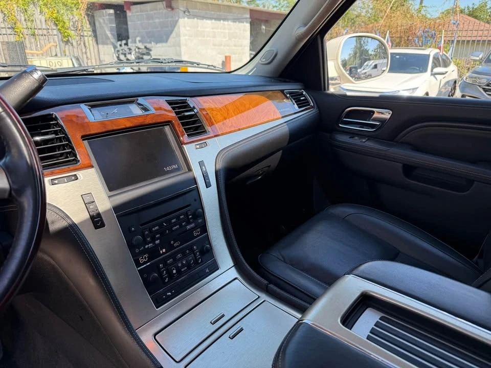 2012 Cadillac Escalade & EXT 3rd Gen - Image 10 of 17