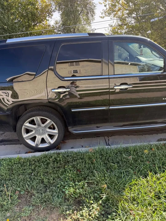 2012 Cadillac Escalade & EXT 3rd Gen - Image 3 of 12