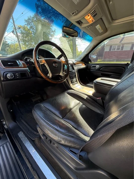 2012 Cadillac Escalade & EXT 3rd Gen - Image 9 of 16