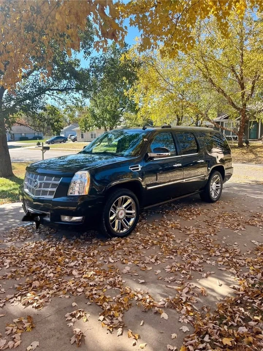 2012 Cadillac Escalade & EXT 3rd Gen - Image 2 of 19