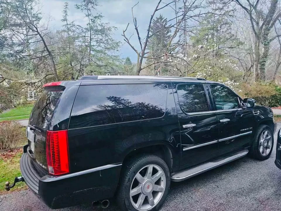 2012 Cadillac Escalade & EXT 3rd Gen - Image 3 of 11