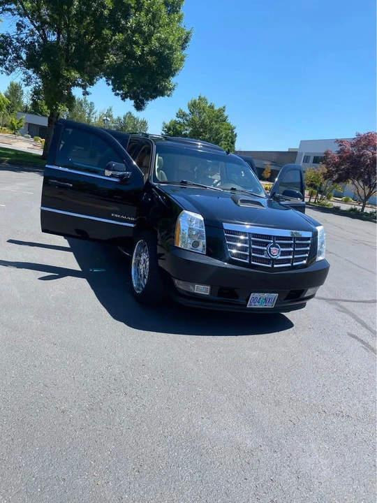2012 Cadillac Escalade & EXT 3rd Gen - Image 2 of 9