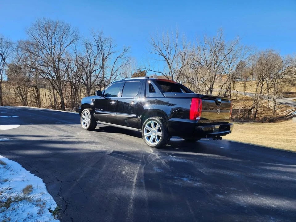 2012 Cadillac Escalade & EXT 3rd Gen - Image 2 of 10