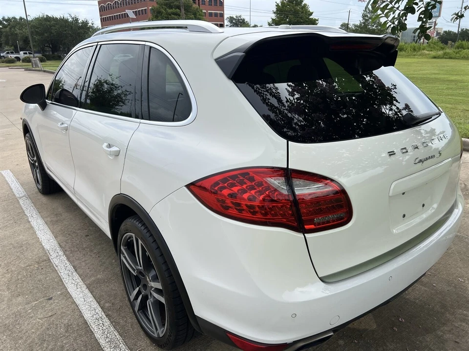 2012 Porsche 958 Cayenne S - Image 7 of 24