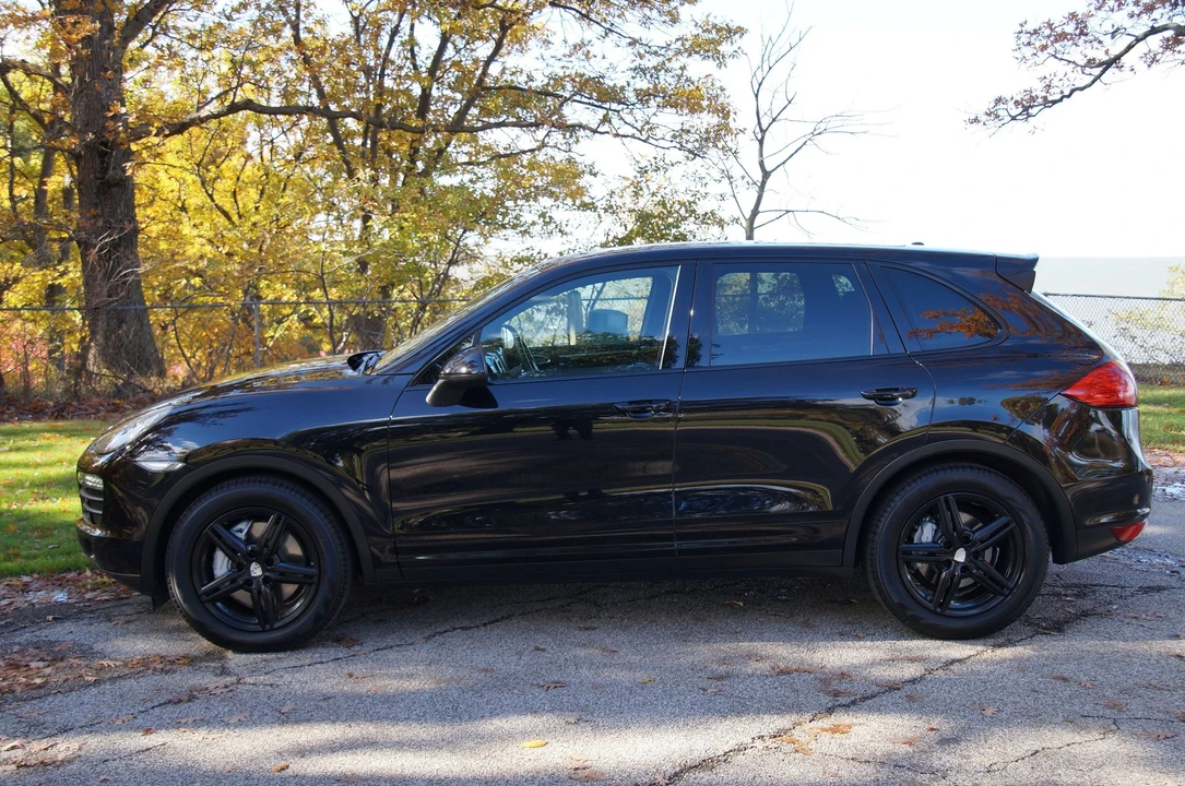 2012 Porsche 958 Cayenne S - Image 2 of 12