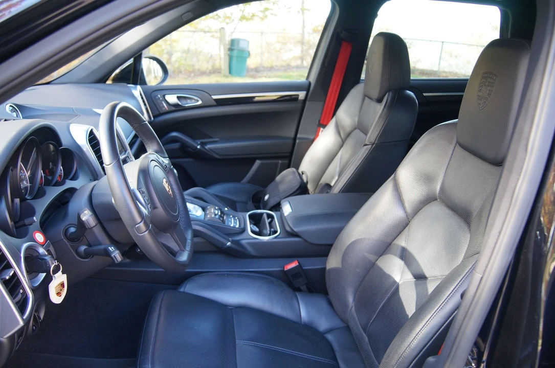 2012 Porsche 958 Cayenne S - Image 8 of 12