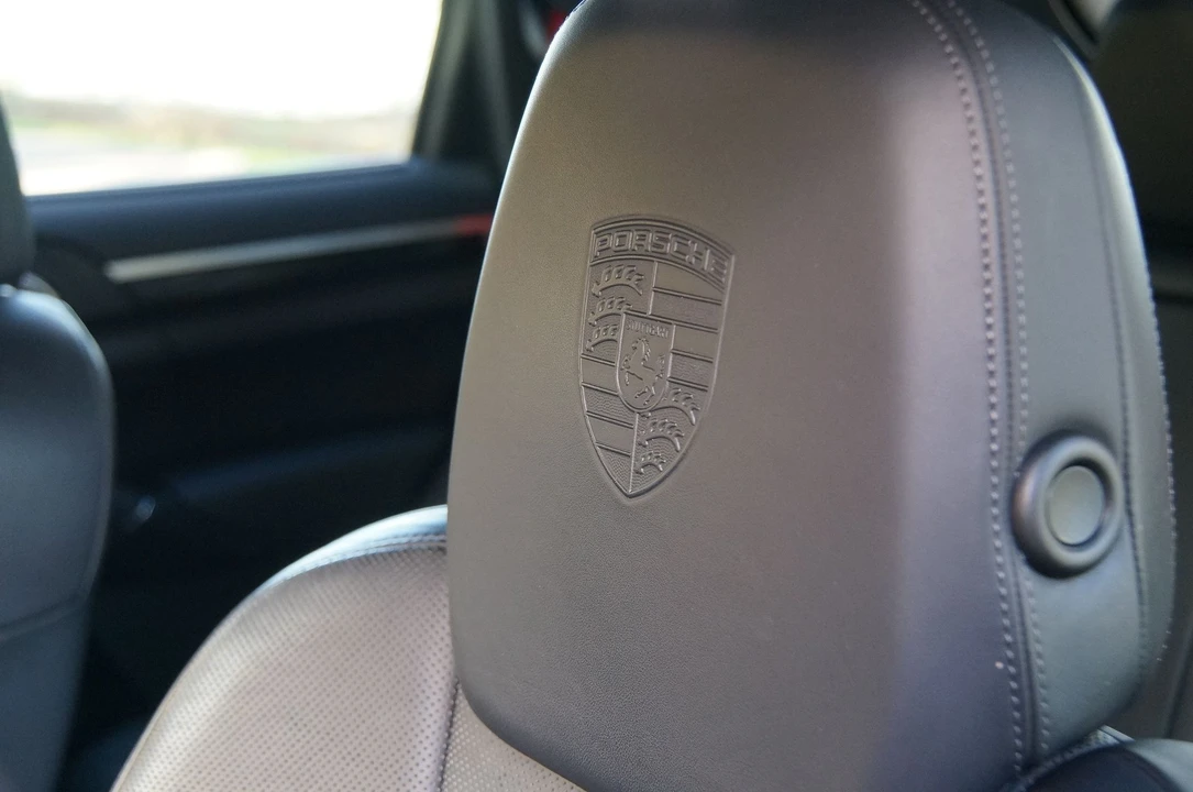 2012 Porsche 958 Cayenne S - Image 9 of 12