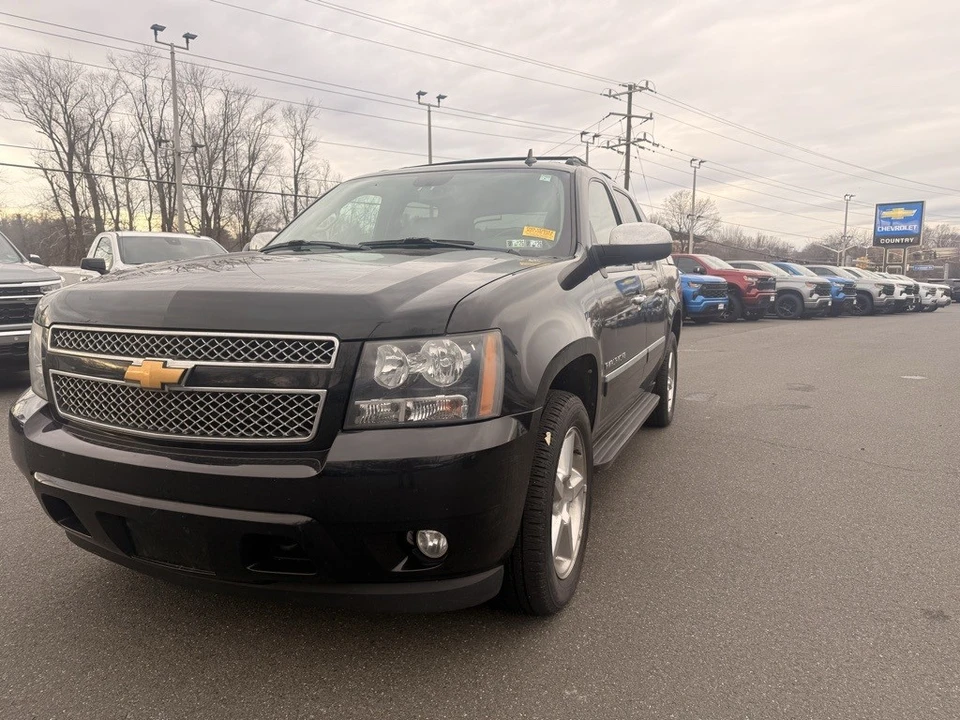 2012 Chevrolet Avalanche - Image 2 of 12