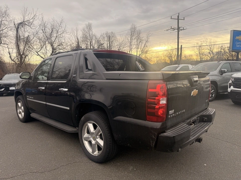 2012 Chevrolet Avalanche - Image 5 of 12