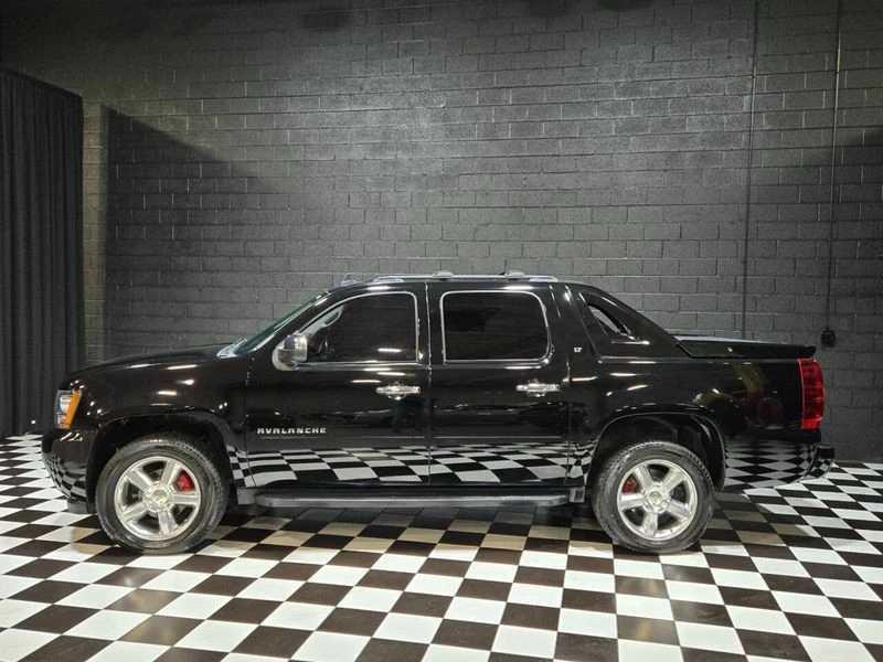 2012 Chevrolet Avalanche - Image 3 of 12